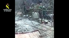 La Guardia Civil rescata a un perro que había quedado atrapado por las llamas del incendio de Almería