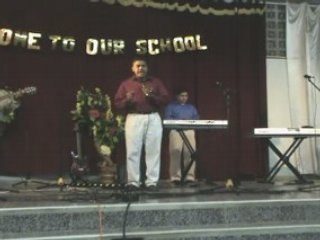 Samaritan Revival singing Cien ovejas