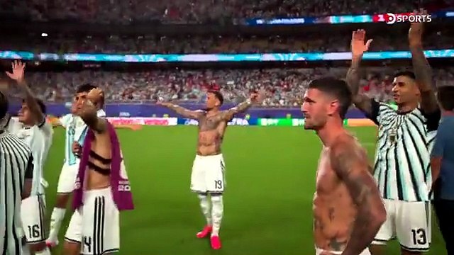 La Selección Argentina canta dentro de la cancha.