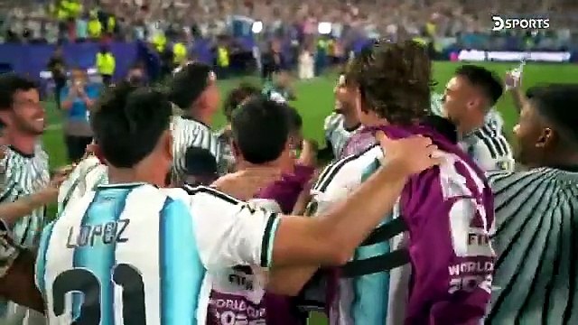 CORTO La Selección Argentina canta dentro de la cancha