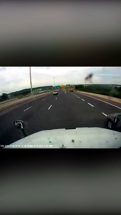 Worst Lane Change EVER 😱