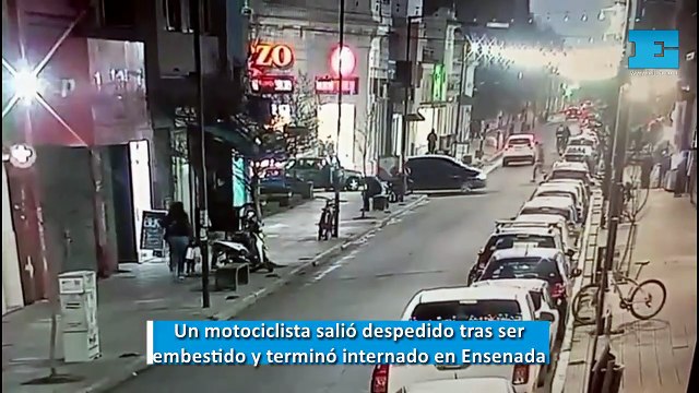 Un motociclista salió despedido tras ser embestido por un auto y terminó internado en Ensenada