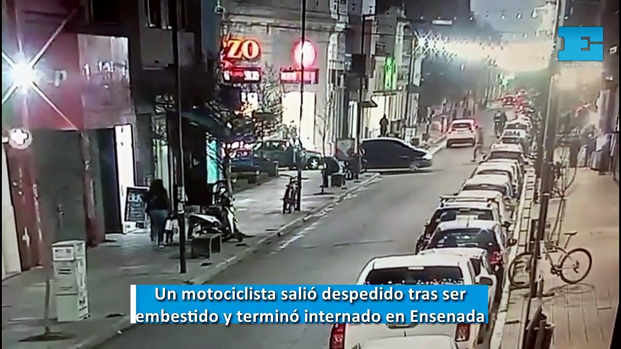Un motociclista salió despedido tras ser embestido por un auto y terminó internado en Ensenada
