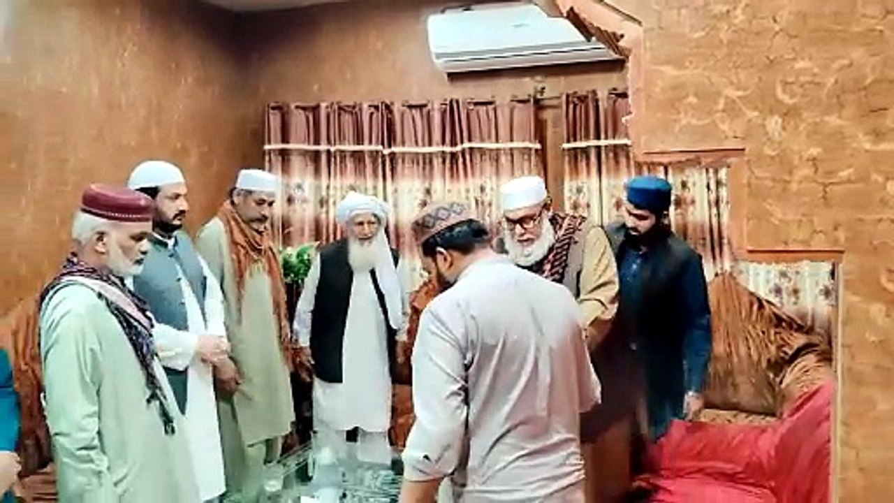 خواجگانِ چشت کے عاشق سر تا پا اور ہی رنگ اور ہی نشان رکھتے ہیں۔