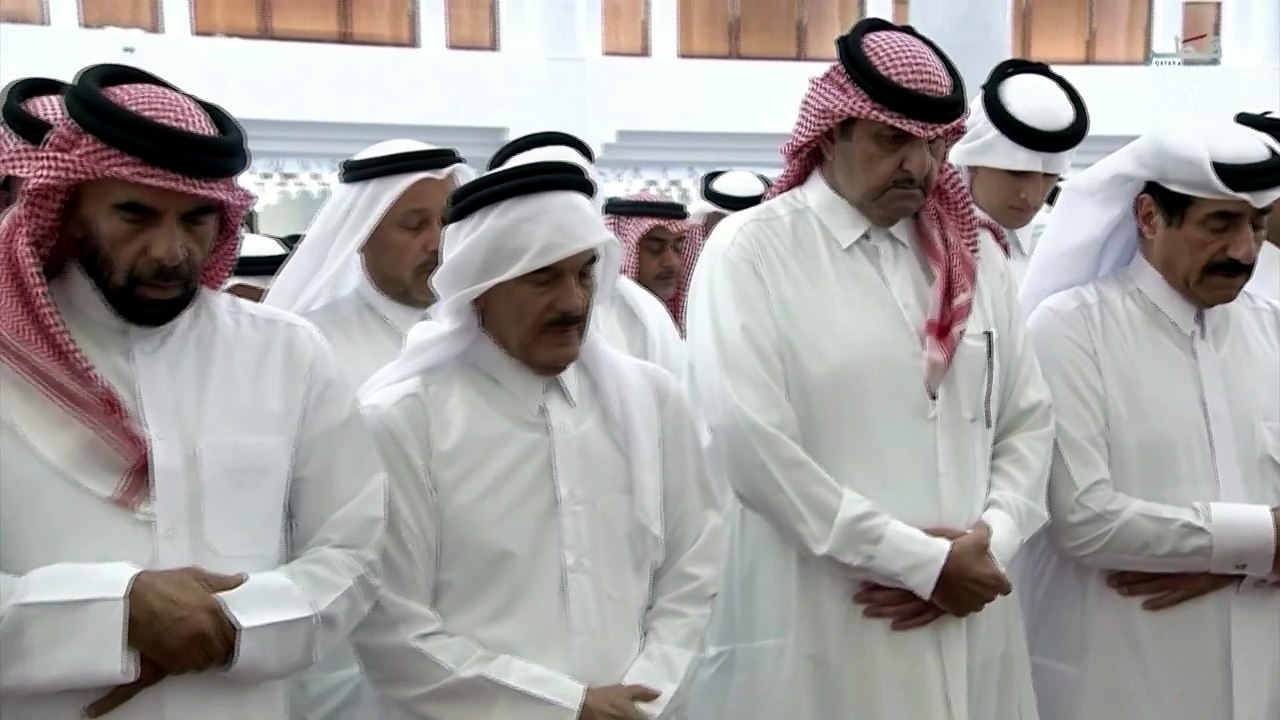 Watch: Mourners attend funeral prayers of former Qatar leader Sheikh Hamad