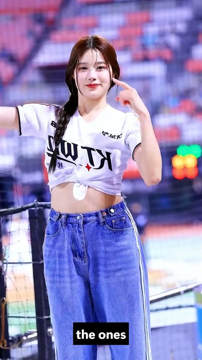 Cute Lee Ye-bin KT Wiz Cheerleader Dance Performance | Cheerleader EP 138