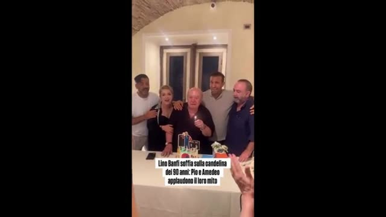 Lino Banfi, festa per i 90 anni con figli, nipoti e Pio e Amedeo