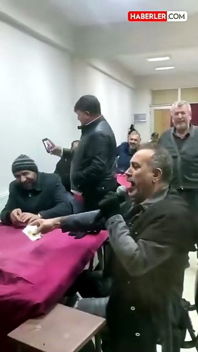 Haluk Levent’in kâğıt oynarken şarkı söylediği görüntüler yeniden gündemde