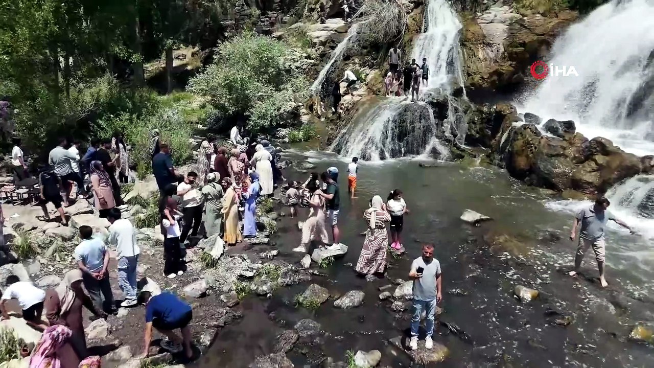 Muradiye Şelalesi’ne ziyaretçi akını
