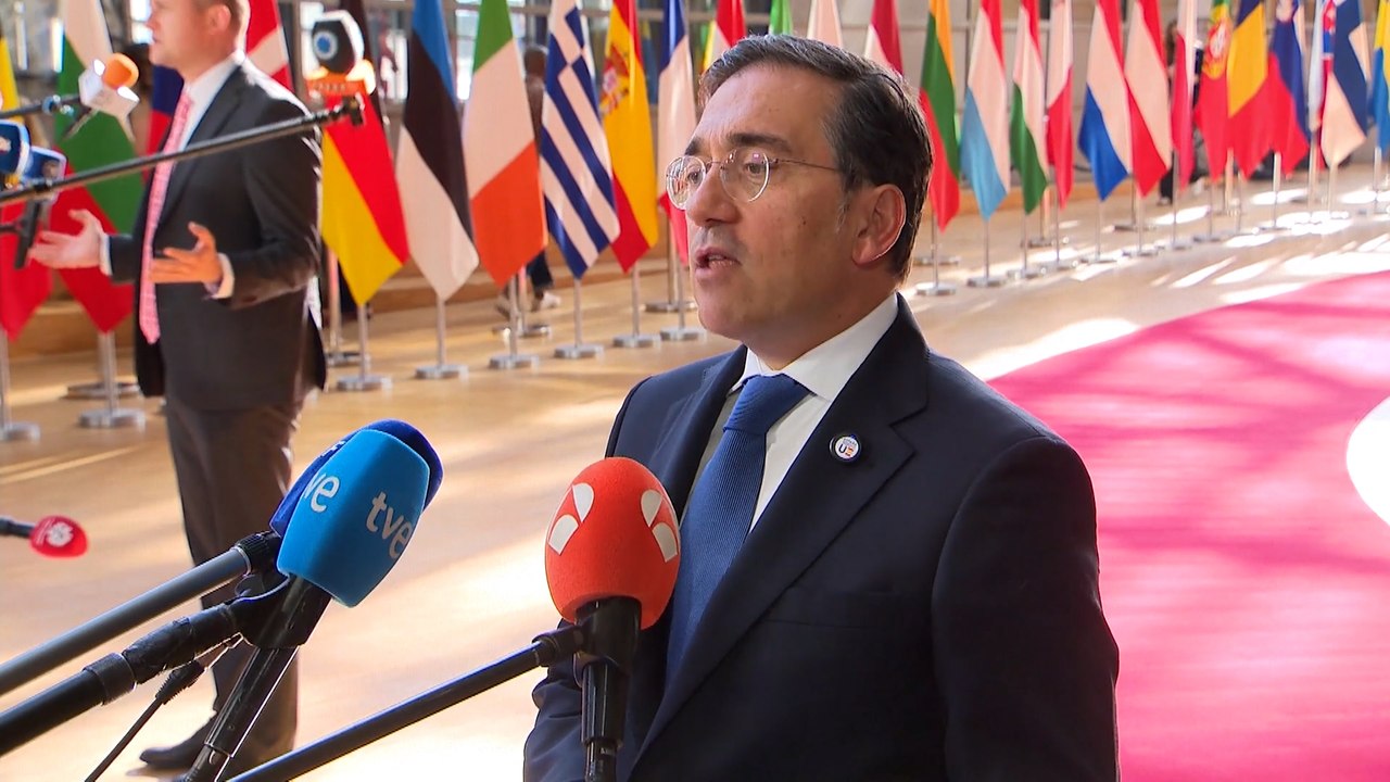 Albares exige que Feijóo "desautorice a Mariano Rajoy" por sus palabras sobre la selección francesa