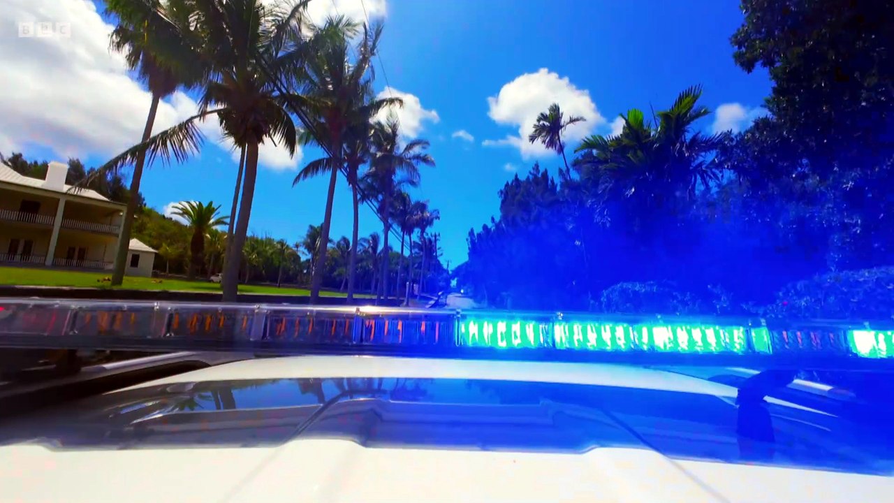 Policing Paradise S02E13 iP