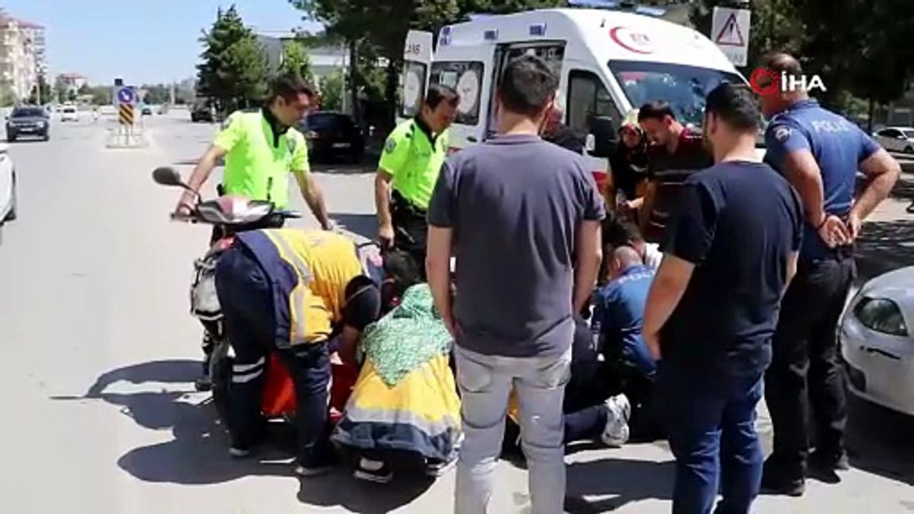 Otomobil Elektrikli Bisiklete Çarptı