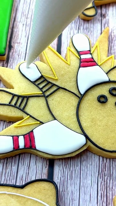 Let's Roll Bowling Cookie 🎳#cookiedecorating #satisfying #royalicing #icingcookies #cookies