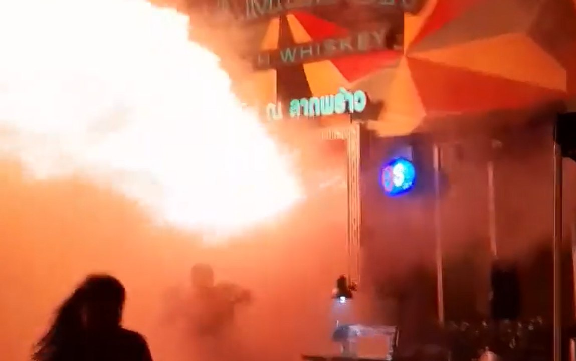 Wie kann es zu so einer riesigen Stichflamme kommen?