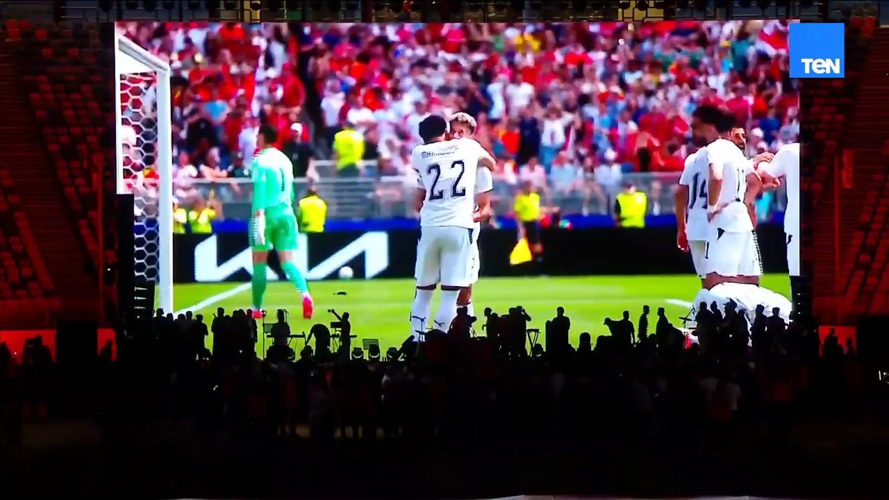 شاهد ردود فعل لاعبو المنتخب أثناء عرض لقطات من...