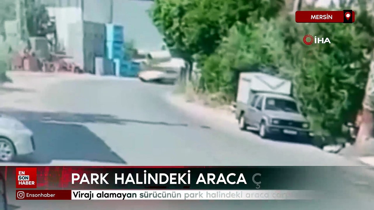 Mersin'de virajı alamayan sürücünün park halindeki araca çarptığı anlar