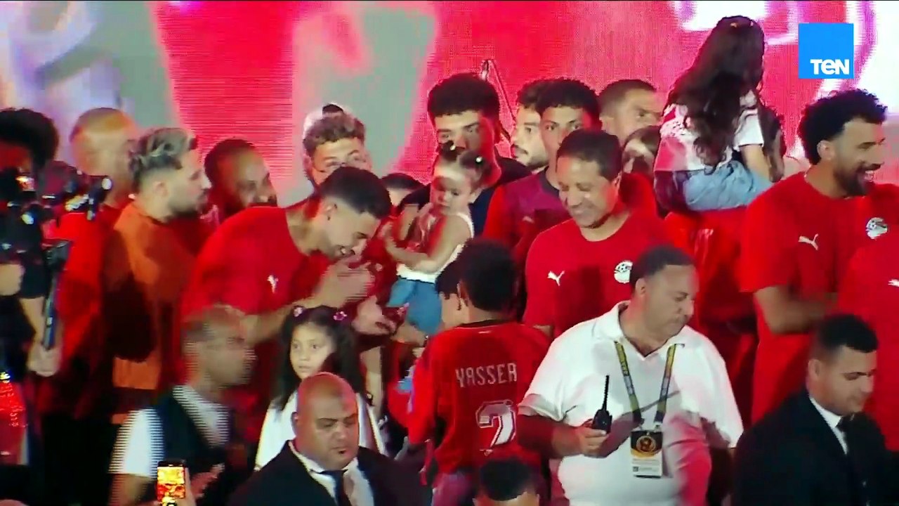 بصوته وإحساسه.. تامر حسني يهدي “يا بنت الإيه” إلى مصر في احتفالية ستاد القاهرة. 🇪🇬✨❤️