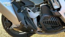 Motociclista fica ferido após bater em porta de carro aberta no bairro Cancelli