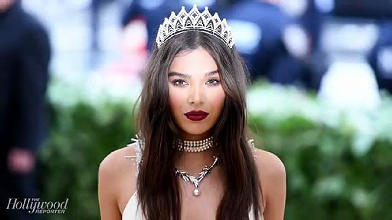 Hailee Steinfeld Set to Star as Emily Dickinson...
