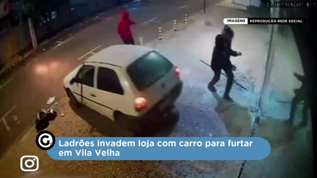 Ladrões invadem loja com carro para furtar em Vila Velha
