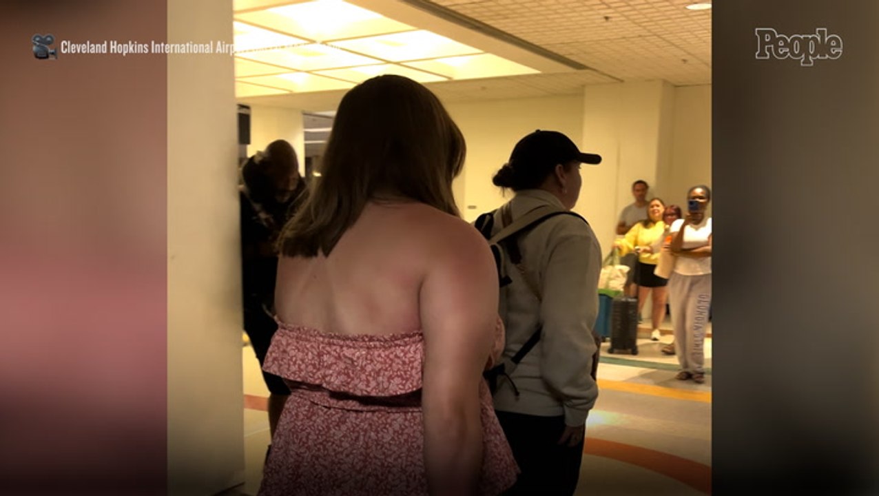 Plane Passenger’s Viral Post About Missed Connection with Airport Maintenance Worker Leads to Their In-Person Reunion and First Date
