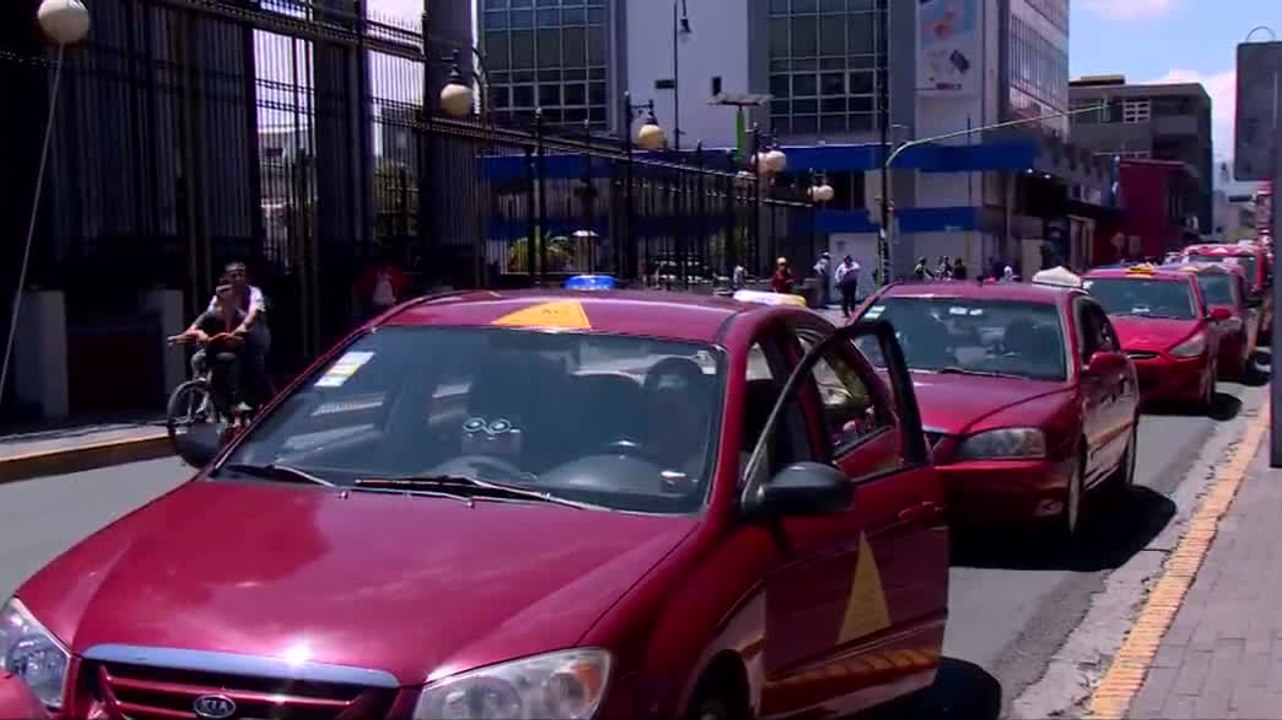 tn7-uber-abre-su-plataforma-para-que-taxistas-puedan-brindar-servicio-mediante-la-aplicacion-130726