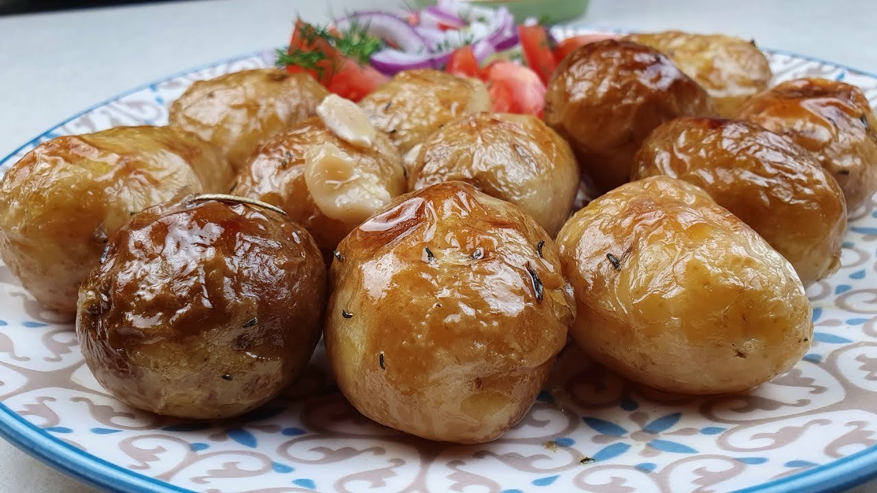 Ofenkartoffelrezept mit goldener Kruste. Schnelles und günstiges Rezept mit Kartoffeln