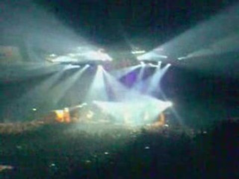 Iron Maiden - Paris Bercy 2/7/2008 - Hallowed Be Thy Name