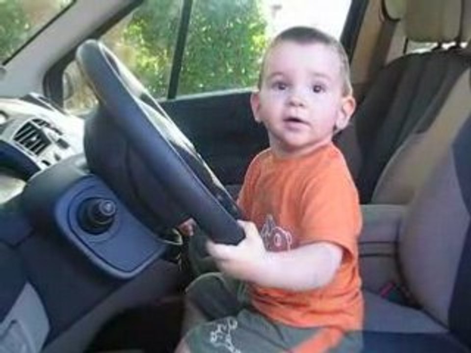 lolo au volant