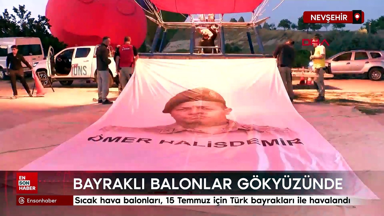 Nevşehir’de sıcak hava balonları, 15 Temmuz için Türk bayrakları ile havalandı