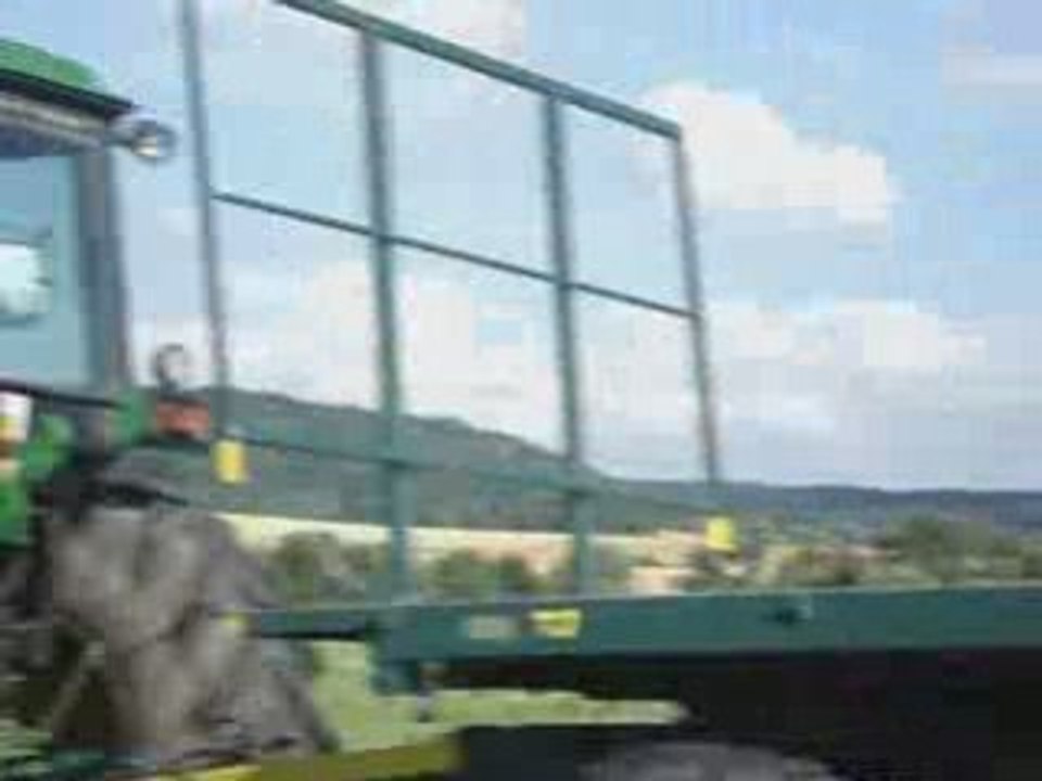 Rentrage du foin avec John Deere 4050