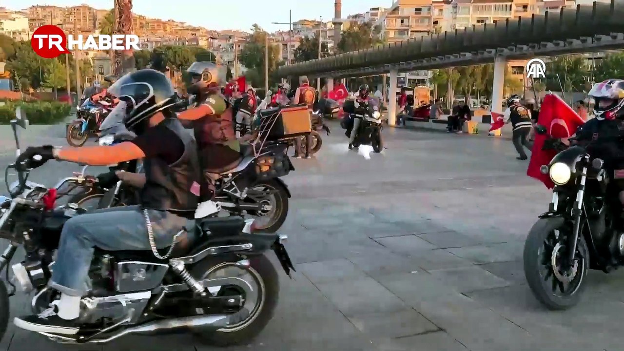 Türkiye demokrasi kahramanlarını unutmadı Yurdun dört bir yanında 15 Temmuz şehitleri anılıyor-2