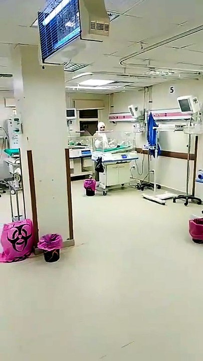 رئيس جامعة أسوان يتفقد حـــ.ريق مستشفى الجراحة ويطمئن على المرضى