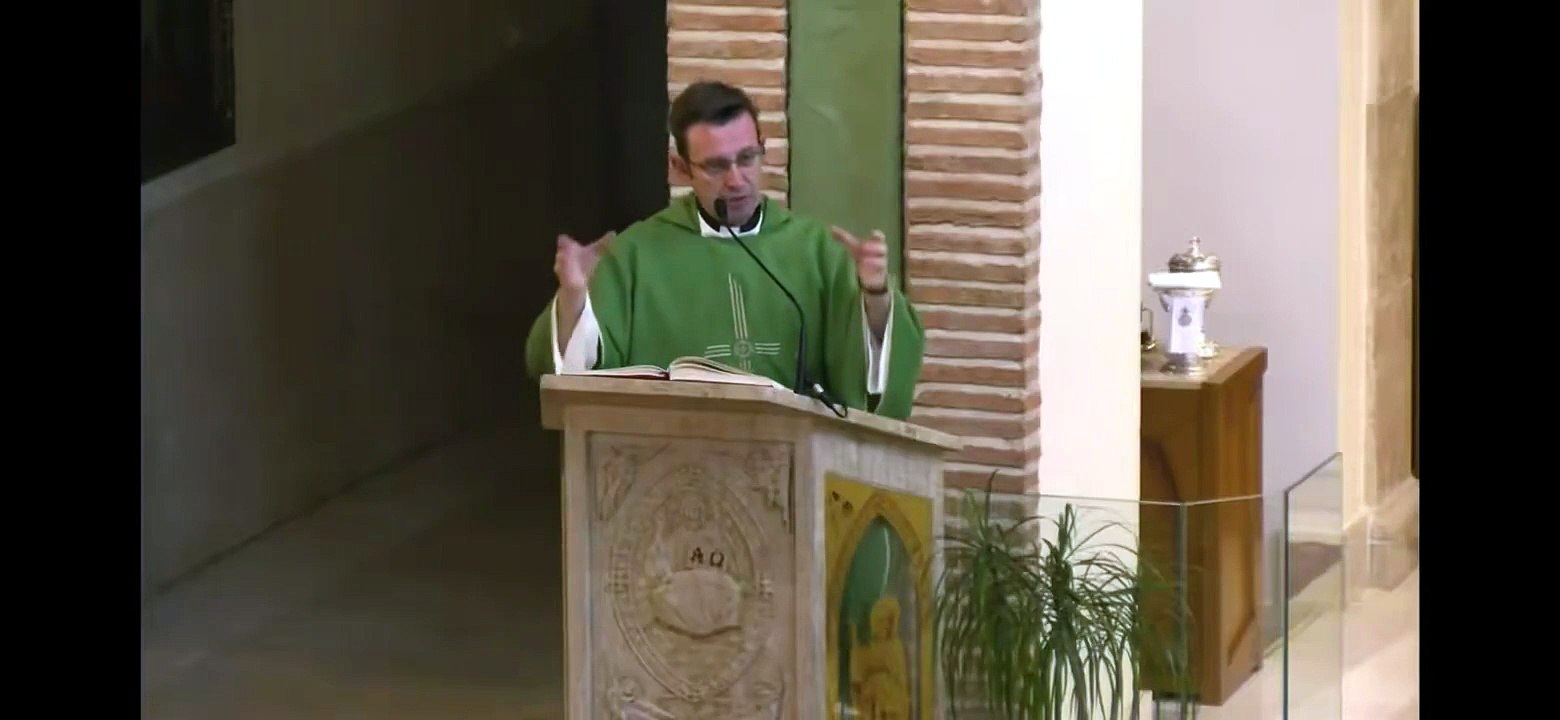 El polémico cura de Valdepeñas echa a una mujer porque su bebé lloró en misa: “Es muy difícil predicar si está chillando”