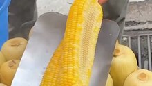 How to peel hot steamed corn in 2 seconds flat! 🌽💨