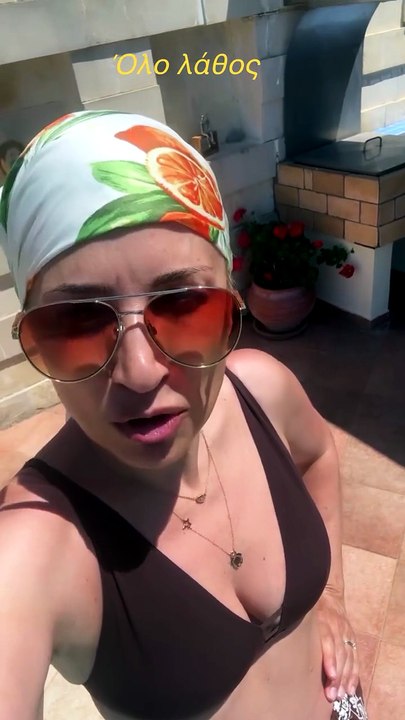 Μαρία Ηλιάκη: Το chic καλοκαιρινό look στην Κρή...