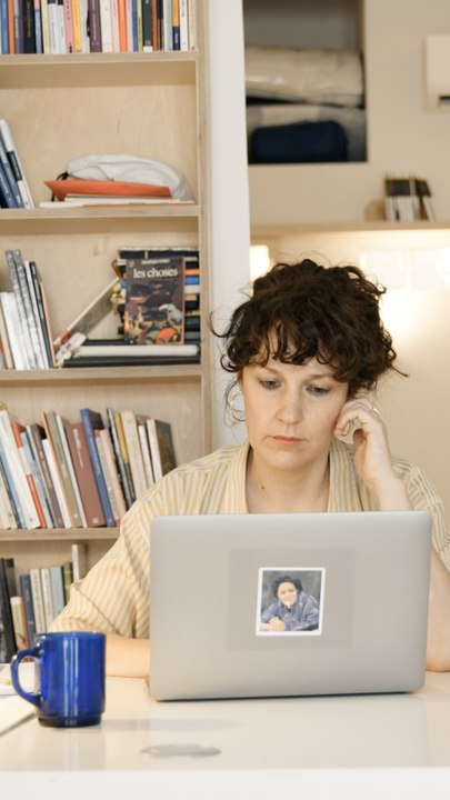 Sabina Urraca: "No creo que ningún libro tenga que escribirse, ni que sea terapéutico, al contrario"