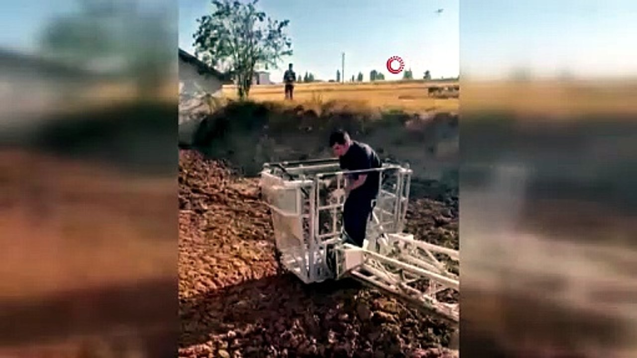 Köpeği gübre çukurunda boğulmaktan son anda kurtardılar