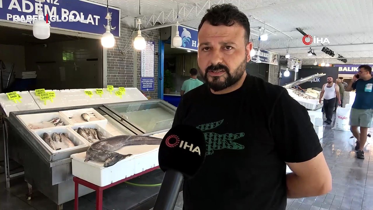Mersin'de dev yılan balığı görenleri şaşırttı