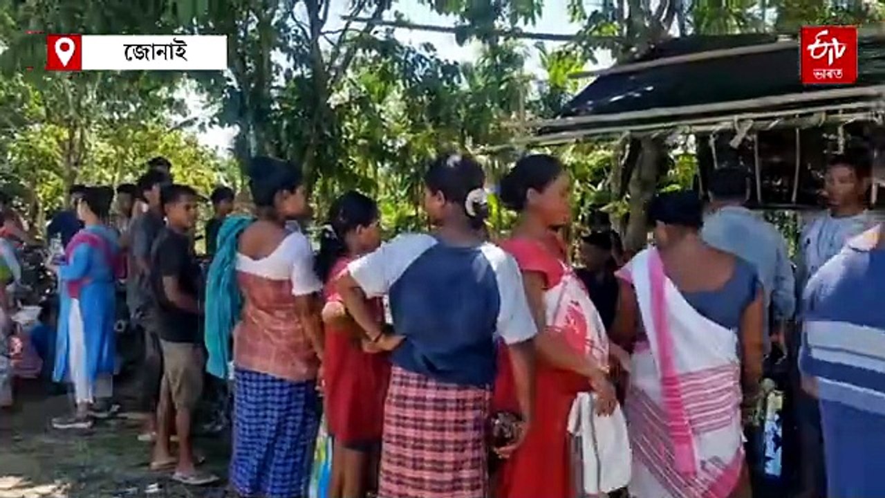 জোনাইৰ বানাক্ৰান্ত ৰাইজৰ কাষত কংগ্ৰেছৰ সেৱাদল, সাহায্য সামগ্ৰী বিতৰণ
