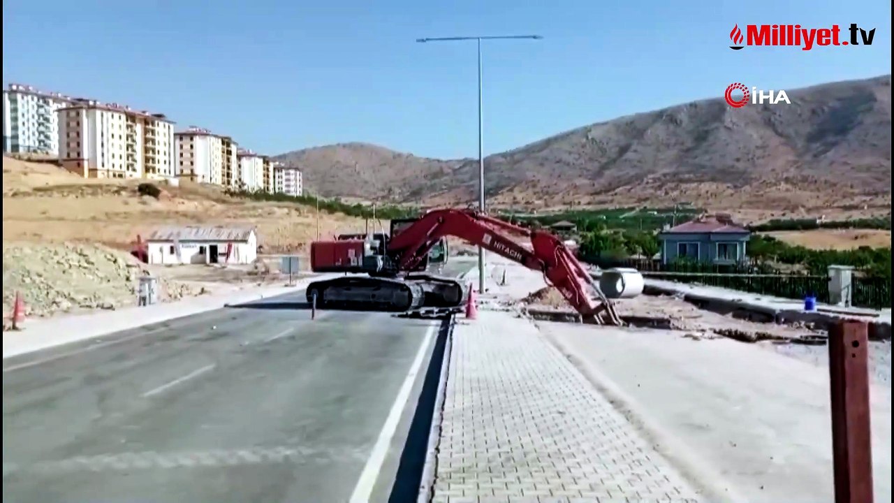 Malatya'da yol çalışmasında facia! Kazı sırasında toprak çöktü, 2 işçi hayatını kaybetti