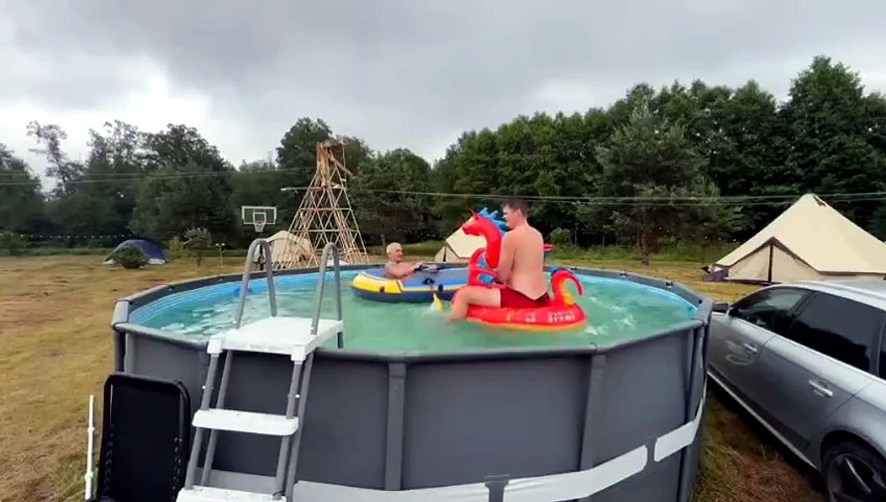 Mariukas and Bencikas in pool