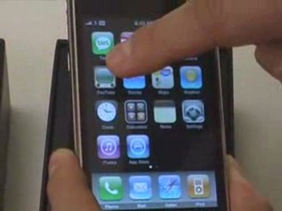 First 3G iPhone ANYWHERE hits the streets in Hong Kong