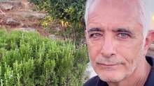 Σωκράτης Αλαφούζος: Ο βουβός αποχαιρετισμός στο σπίτι της μητέρας του, ραγίζουν καρδίες τα λογία του