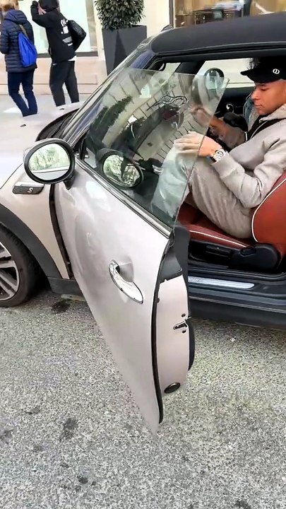 #Mbappé Driving in #Paris