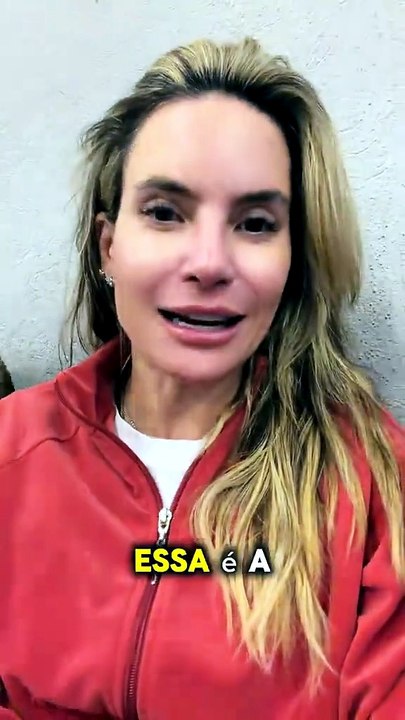 Ali Klemt faz comentários sobre a Manuela
