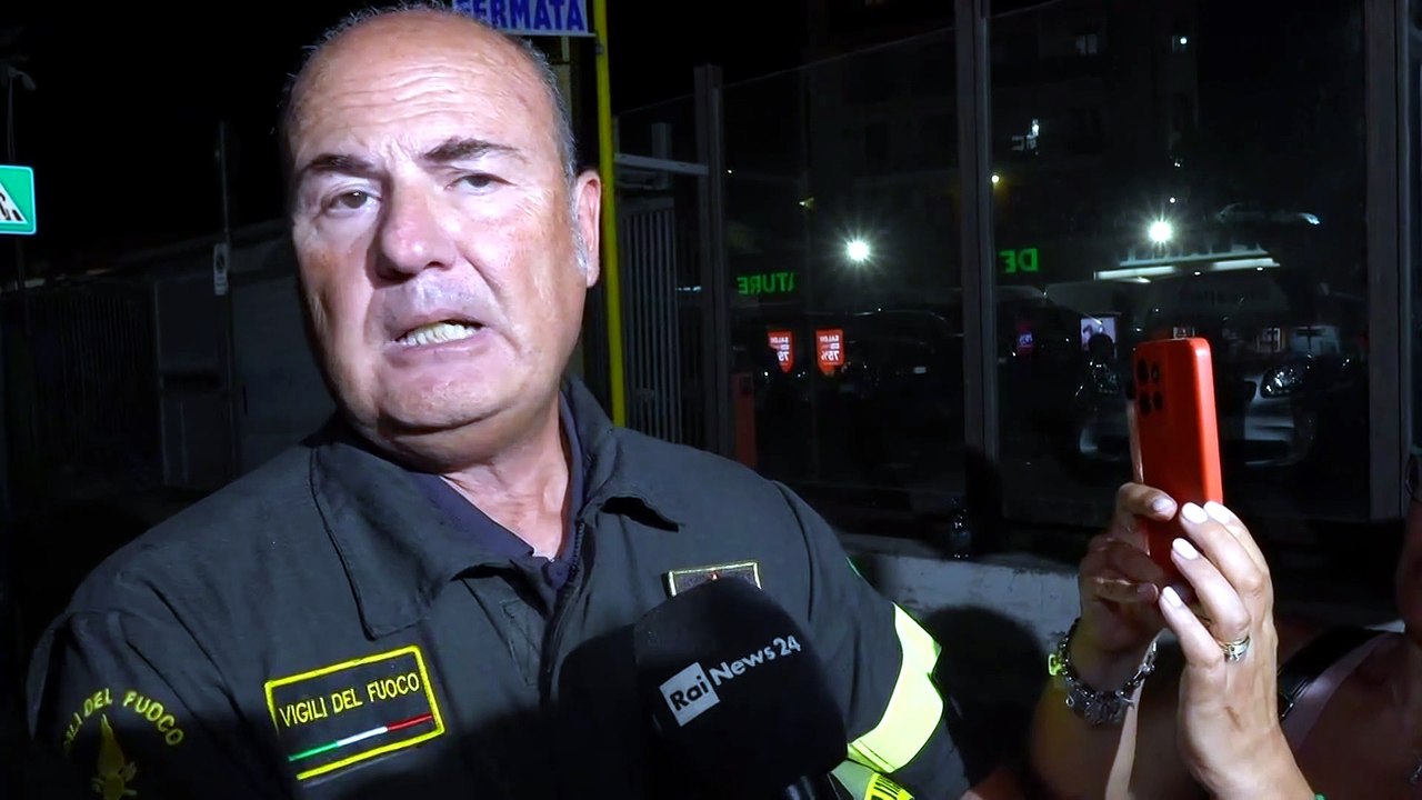 Il crollo a Pistunina, il comandante dei vigili del fuoco Burgio: «Prematuro sbilanciarsi sulle cause, un incendio complica la situazione»