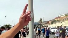 «Εισβολή» από χιλιάδες αφρικανούς μετανάστες στην ισπανική Θέουτα - Αναπτύσσεται ο στρατός - Εννέα νεκροί