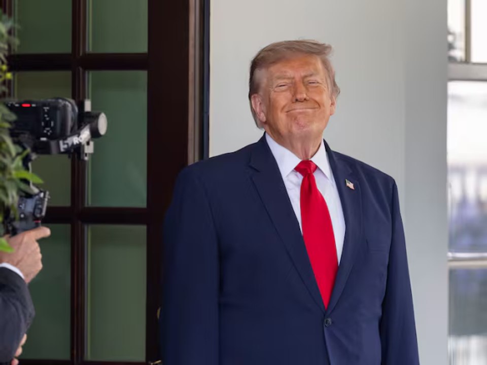 Trump da marcha atrás en la tasa del 20% por cruzar Ormuz
