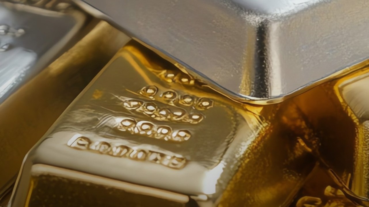 Gold-Silver Price: सोना ₹700 और चांदी ₹8,900 सस्ती, जानें आज के नए रेट